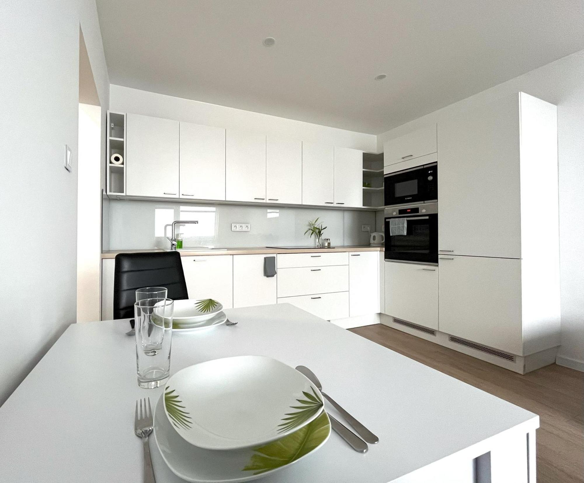 Elegant Escape Apartment III - Free Parking, Easy Access To City Center Bratislava Dış mekan fotoğraf