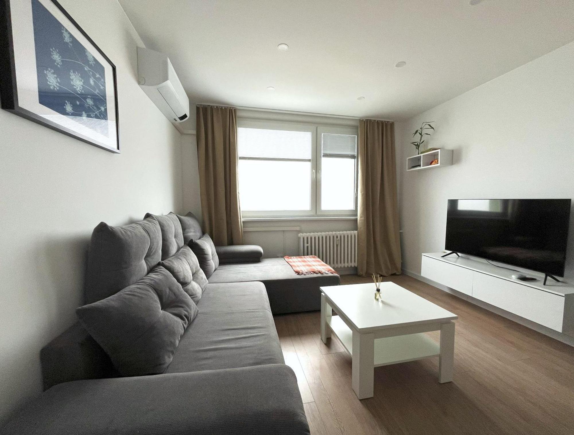 Elegant Escape Apartment III - Free Parking, Easy Access To City Center Bratislava Dış mekan fotoğraf